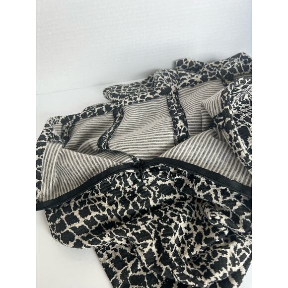 Susan Bristol Black and White Animal Print Zippered Flare Bottom Skirt Sz 14 - Picture 5 of 7